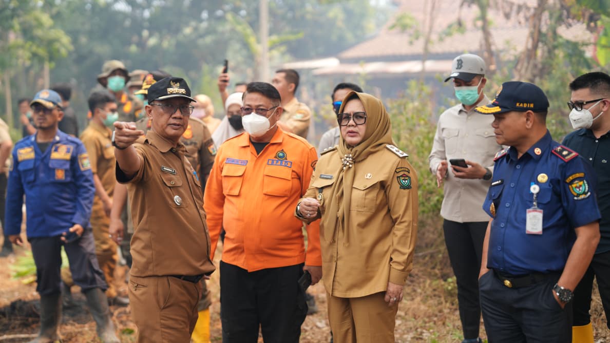 Pastikan Penanganan Karhutla Tepat Tanggap, Plt. Bupati Tinjau Titik Hotspot di Kecamatan Gelumbang dan Sungai Rotan