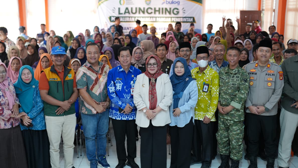 Pemkab. Muara Enim Luncurkan Bantuan Beras Cadangan Pangan Pemerintah 21,3 ton bagi Warga Desa Ujan Mas Lama