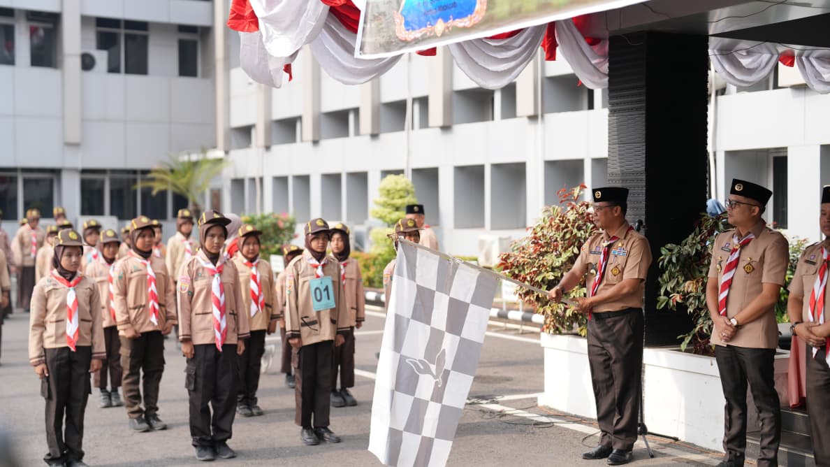 Semarakkan HUT RI dan HUT Gerakan Pramuka, Pemkab Muara Enim Lepas Kontingen Jamnas XII dan Peserta Gerak Jalan Pramuka