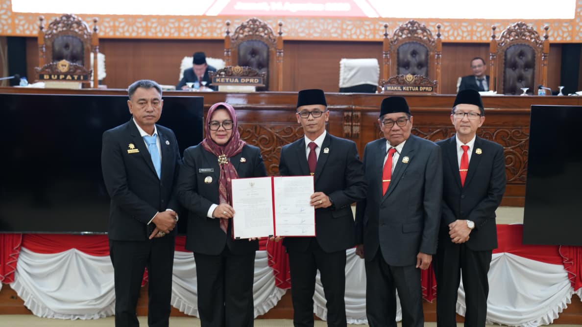 Pemkab dan DPRD Sepakati Raperda Pertanggungjawaban Pelaksanaan APBD Muara Enim Tahun Anggaran 2025